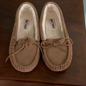 Minnetonka slippers size 10 euc